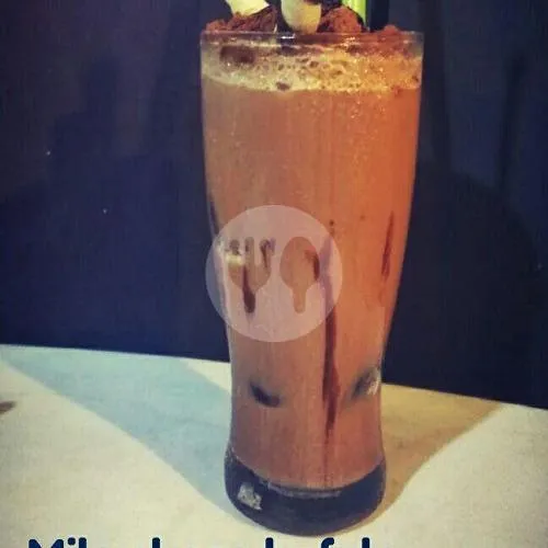 Milo Bufello  With Float